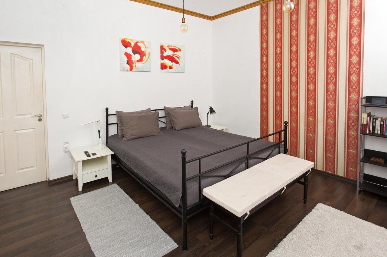 City Center Minimalist Apartment Oradea Exterior foto